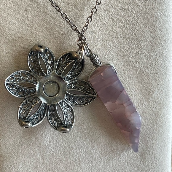 Handmade Natural Purple Agate Crystal Point & Floral Medallion Pendant Necklace - Picture 4 of 9
